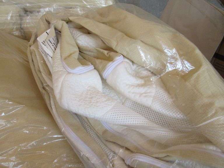 (1) GAYLORD BOX, MATTRESS PROTECTORS, TWIN XL Rosen Systems