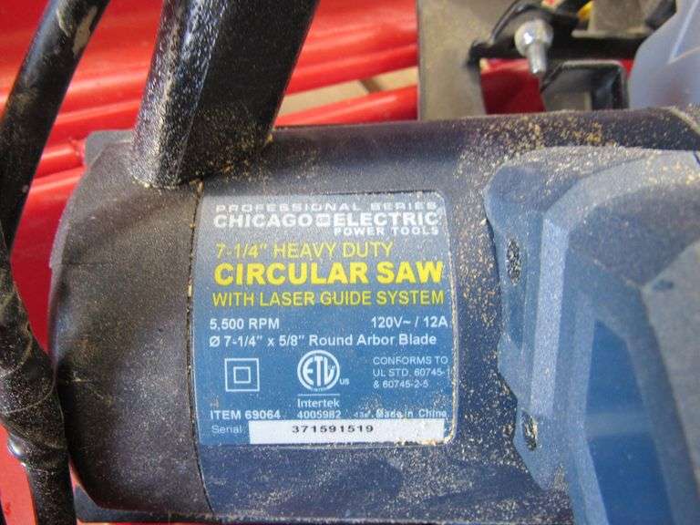 (1) CIRCULAR SAW, CHICAGO ELECTRIC, 7 1/4", WITH LASER GUIDE SYSTEM AND MILWAUKEE CARRYING CASE