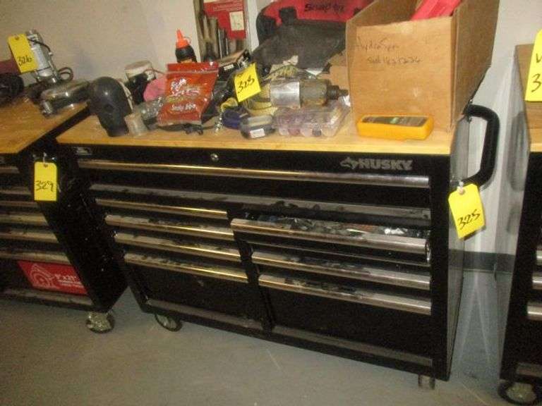 PORTABLE HUSKY TOOLBOX WITH CONTENTS IN DRAWERS AND ON TOP OF TOOLBOX