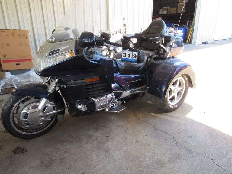 2000 HONDA 1500 GOLDWING TRIKE VIN 1HFSC2230YA204148, MILES READ 085256