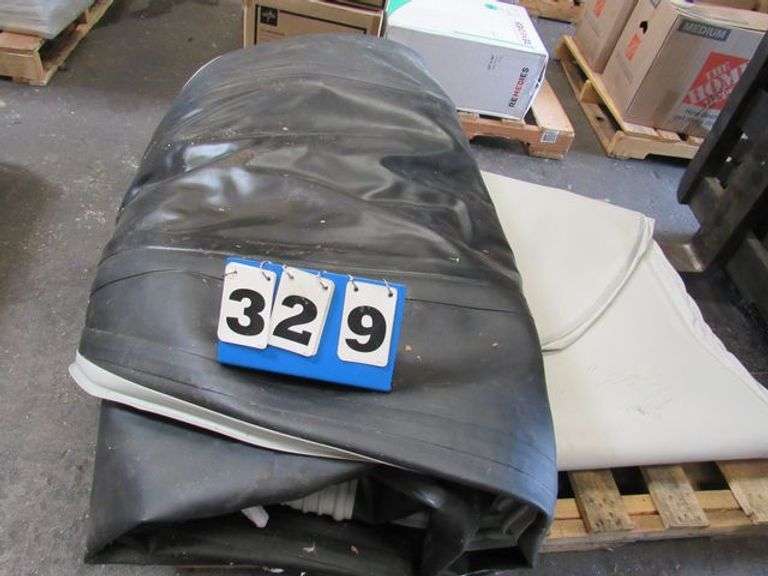 2020 16' SATURN TRITON OUTFITTER SERIES RUBBER KABOAT WITH CARRYING BAG