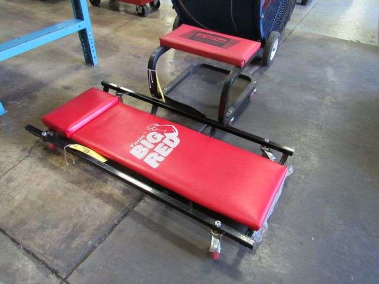 LOT, (1) TORIN BIG RED MACHANIC CREEPER &(1) HARBOR FREIGHT MECHANIC