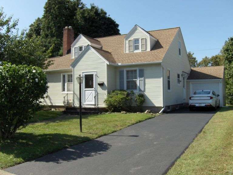 Charming Cape Cod Retreat Greece, NY Rowe Realty Auctions & Appraisal