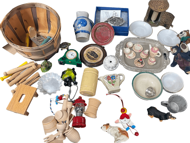 Miniature Objects reSettled Life