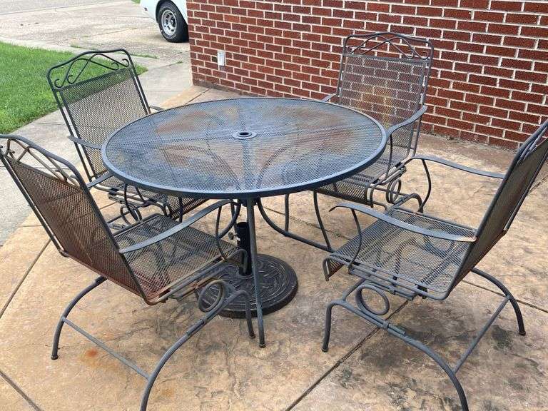 Wrought Iron Table and Chairs reSettled Life