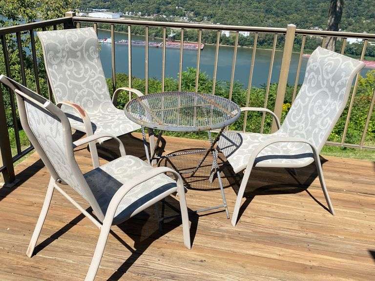 Outdoor Table and Chairs reSettled Life