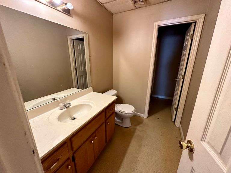 Live InPerson Auction in Ardmore, AL 5,000 Sq Ft Building (5 Units) on Highway 53 Smith