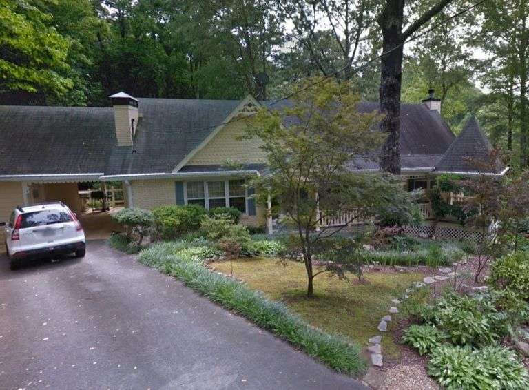 2394sf Home near downtown Canton GA Sold and Closed 266,400.00 BHHS