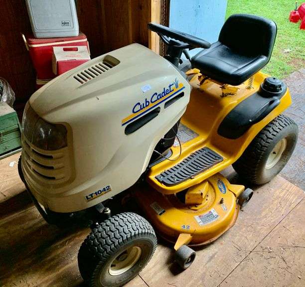 Cub Cadet Riding Lawn Mower (Has Oil Leak) BHHS GA Properties Auction