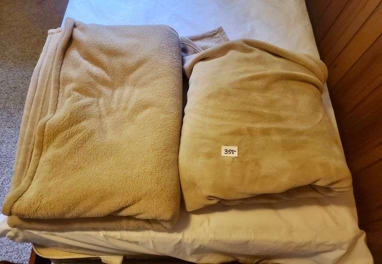 2pc Blankets BHHS GA Properties Auction Group