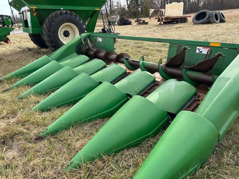 John Deere 643 corn head, poly snouts, spare gearbox s/n H00643X625507