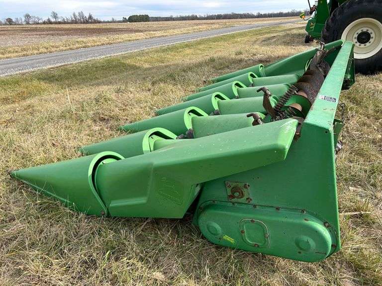 John Deere 643 corn head, poly snouts, spare gearbox s/n H00643X625507