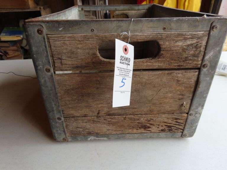 Prairie Farms Carlinville, IL wood milk crate antique Schmid Auction