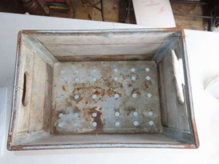 Prairie Farms Carlinville, IL wood milk crate antique Schmid Auction