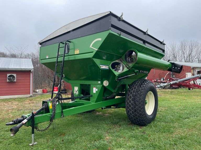 2000 Brent 674 Auger Wagon Product GC674, turf tires Firestone 24.532