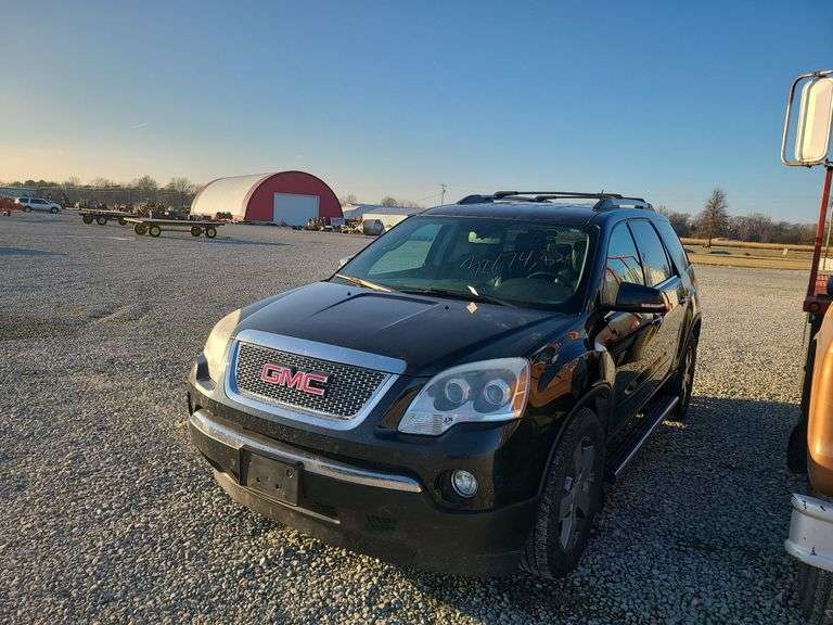 2012 GMC Acadia 174,000 miles, new timing chains installed, heated seat