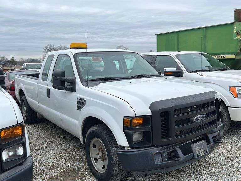 2010 Ford F250 truck, extended cab, long bed, cloth seats, 2wd, 8' bed