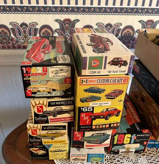 Several vintage toy models’ w/box already assembled. Schmid Auction