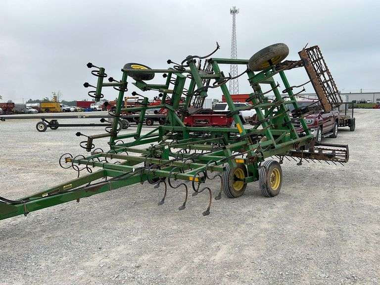John Deere 960 field cultivator 24ft w/Unverferth level bar, brand new