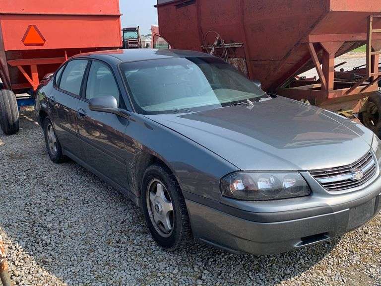 2005 Chevrolet Impala 4dr, runs , drives good, heat works, a/c works