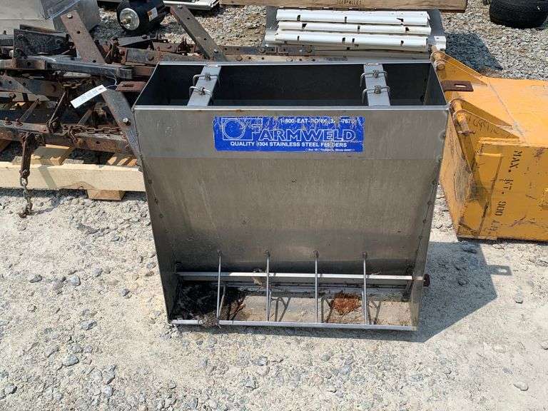 Small hog feeder Schmid Auction