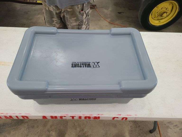 2 Walton's Meat lugs with lids Schmid Auction