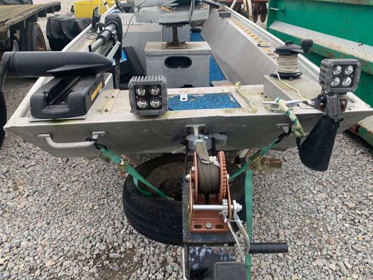 1981 Monark 15' boat w/1981 Haul Rite Monarch boat trailer, Evinrude