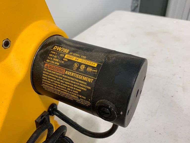 Dewalt DW788 20" scroll saw Schneider Auctioneers LLC