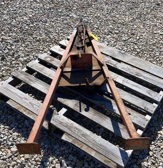 Hydraulic grain bin jack Schneider Auctioneers LLC