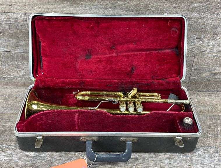 Vintage Bundy trumpet w/case Schneider Auctioneers LLC