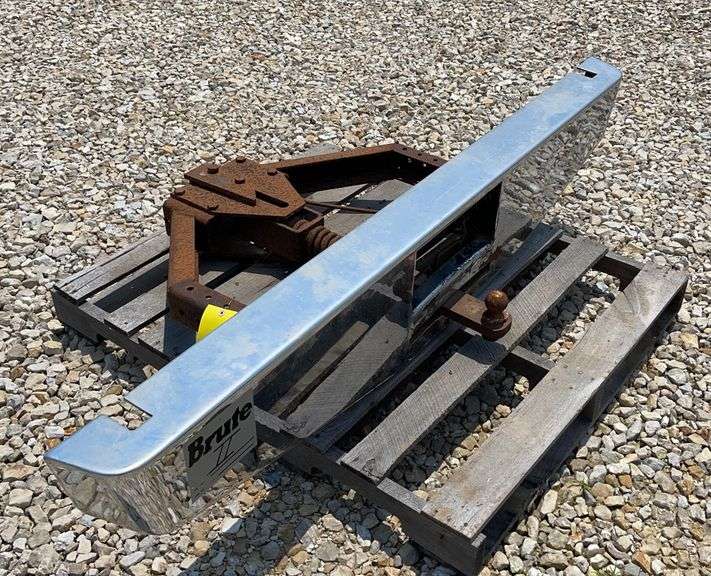 Brute II agcushion hitch/bumper for pickup Schneider Auctioneers LLC