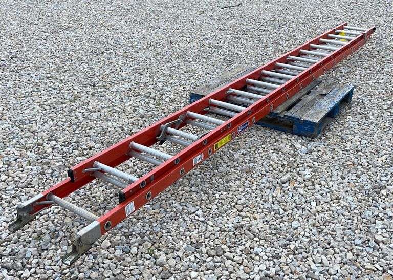Louisville 32' fiberglass extension ladder Schneider Auctioneers LLC