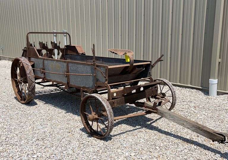 International horse drawn manure spreader Schneider Auctioneers LLC