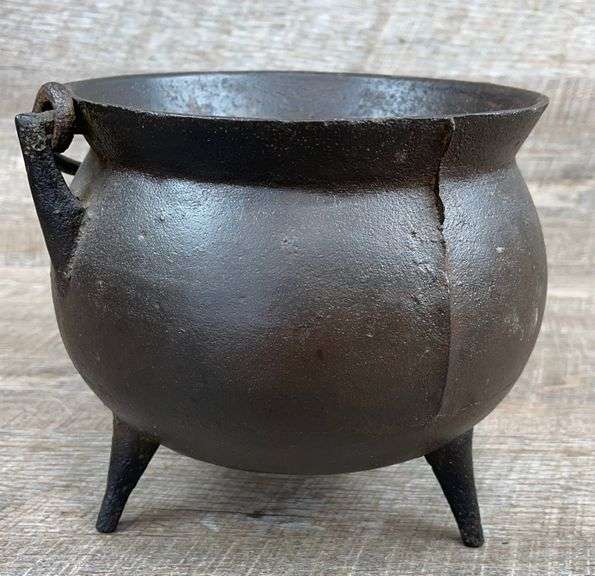 Cast iron bean pot, 7” tall Schneider Auctioneers LLC