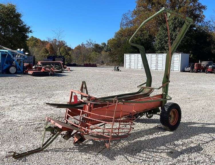 Pull type square bale wagon stacker Schneider Auctioneers LLC