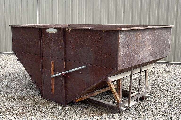 Farm King gravity box Schneider Auctioneers LLC