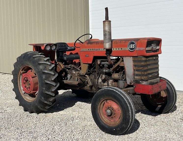 Massey Ferguson 165 gas tractor - Schneider Auctioneers LLC