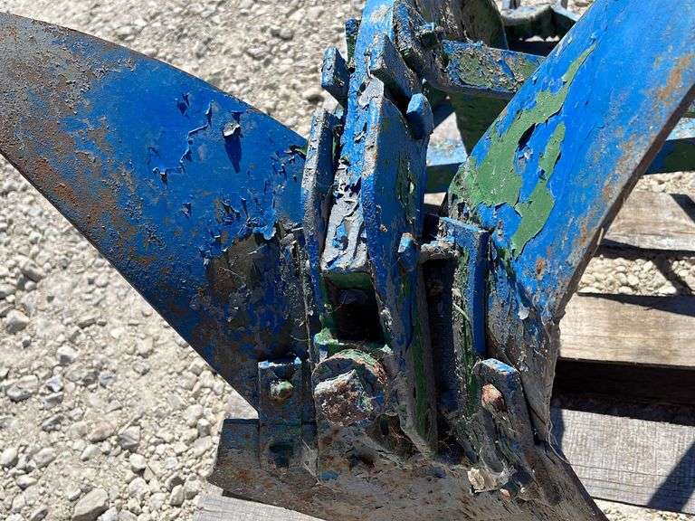 Homemade 3pt 1bottom middle buster plow Schneider Auctioneers LLC