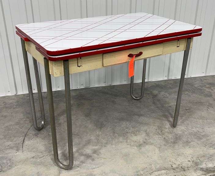 Vintage porcelain top kitchen table - Schneider Auctioneers LLC