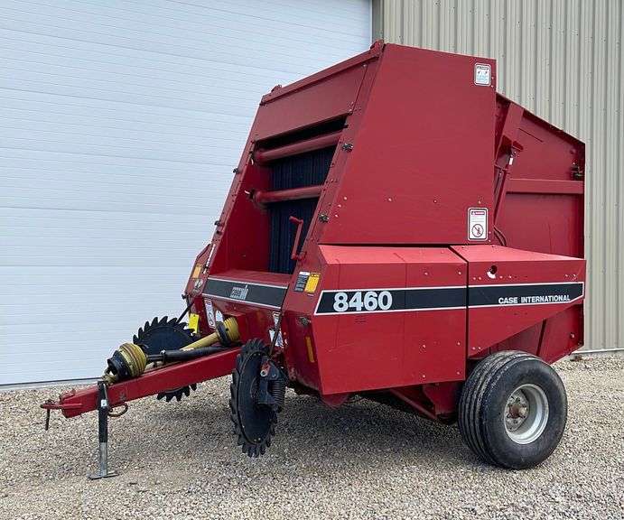Case IH 8460 round baler Schneider Auctioneers LLC