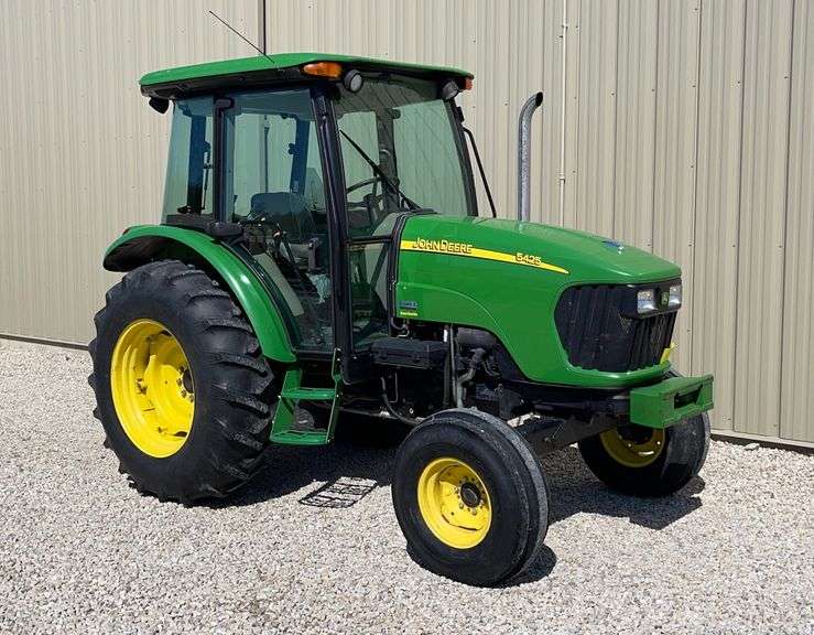 2005 John Deere 5425 tractor Schneider Auctioneers LLC