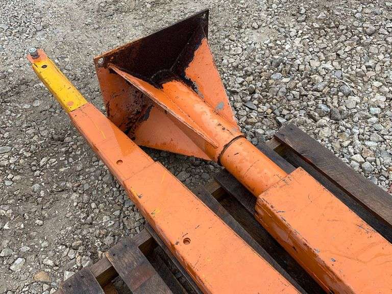 Hand crank lifting crane Schneider Auctioneers LLC
