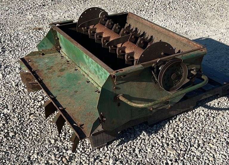 Straw chopper for JD 4420 combine Schneider Auctioneers LLC