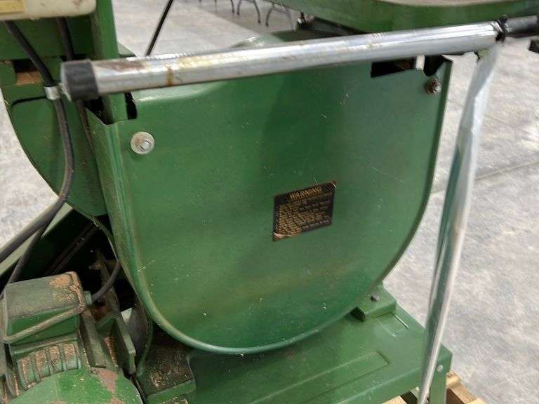 Grizzly 18” bandsaw Schneider Auctioneers LLC