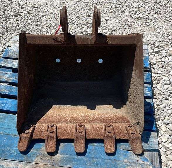Bobcat 24" excavator bucket Schneider Auctioneers LLC