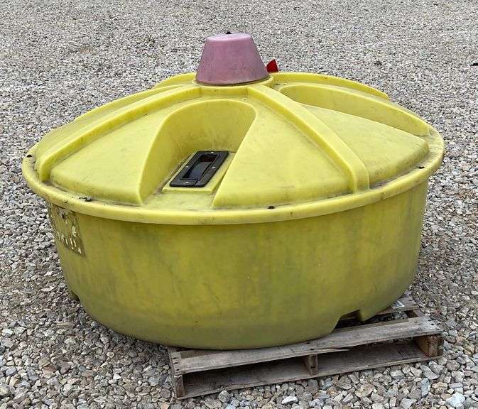 Poly liquid cattle feeder Schneider Auctioneers LLC