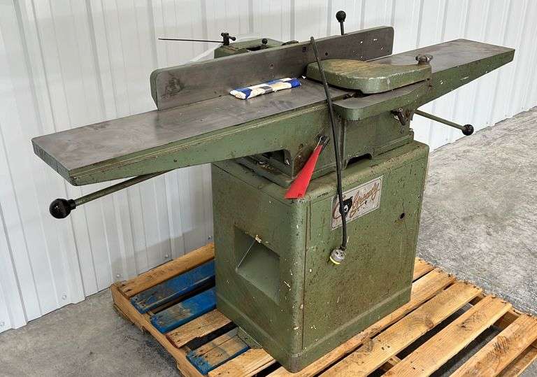 Grizzly 8” jointer Schneider Auctioneers LLC