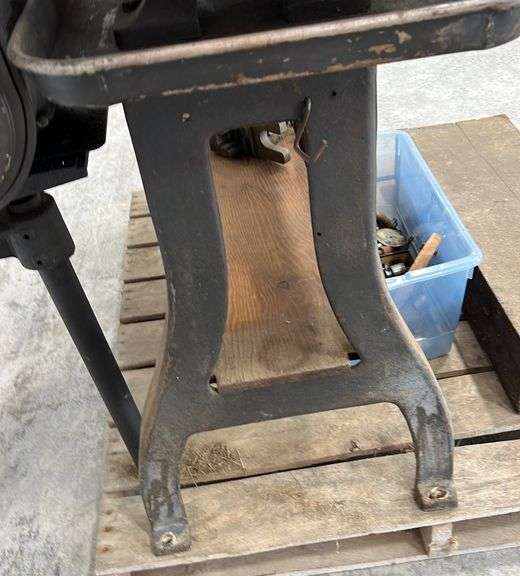 Logan model 820 metal lathe Schneider Auctioneers LLC