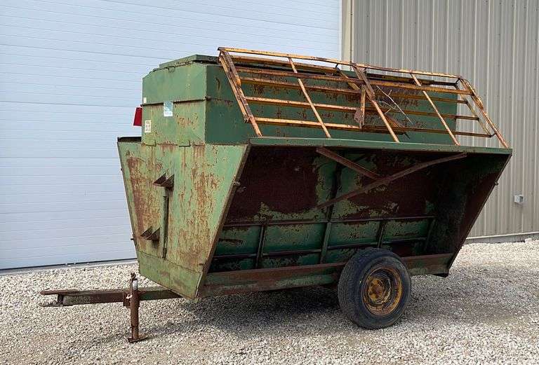 Feed King trailer creep feeder Schneider Auctioneers LLC