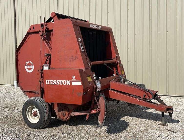Hesston 5585 round baler Schneider Auctioneers LLC